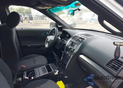 2014 Ford Police Interceptor z USA, uszkodzony, nr VIN 1FM5K8AR9EGA50434